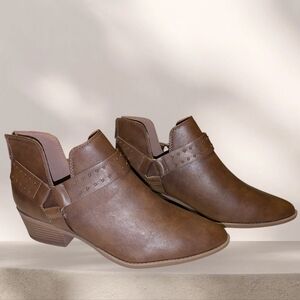 Brand New With Tags Soda Size 11 Brown Ankle Boots With Grommet Details